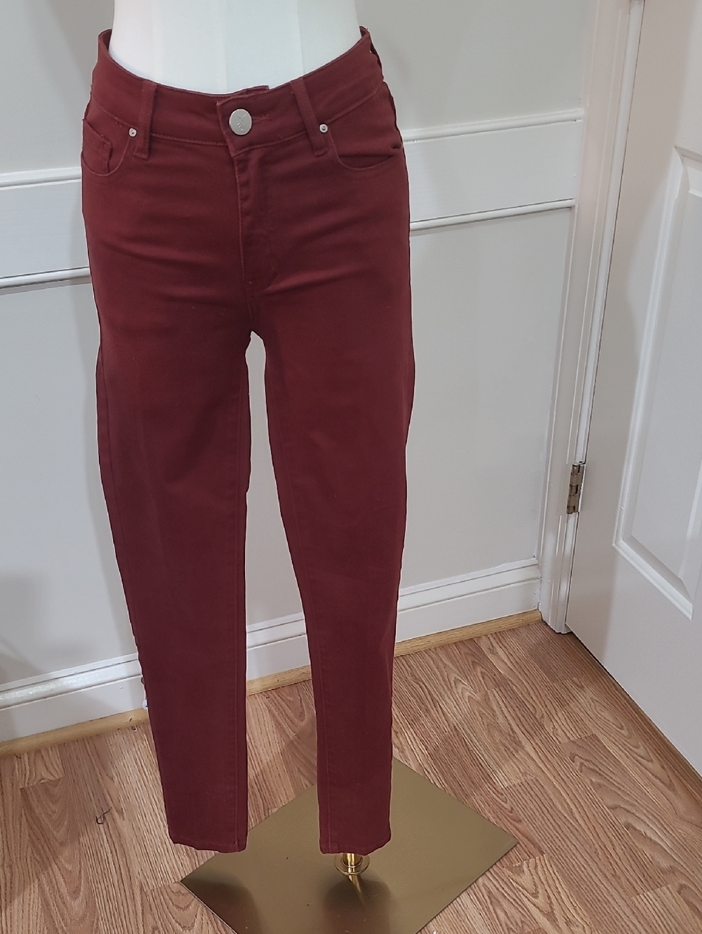 Resfeber New York Collection Mid-Rise Slim Skinny Jeans in Burgundy  Size 6